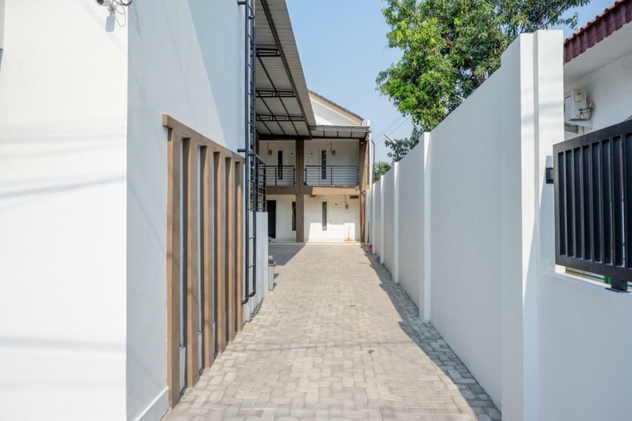 Reddoorz Plus Syariah Near Stasiun Tegal 2 Exterior foto